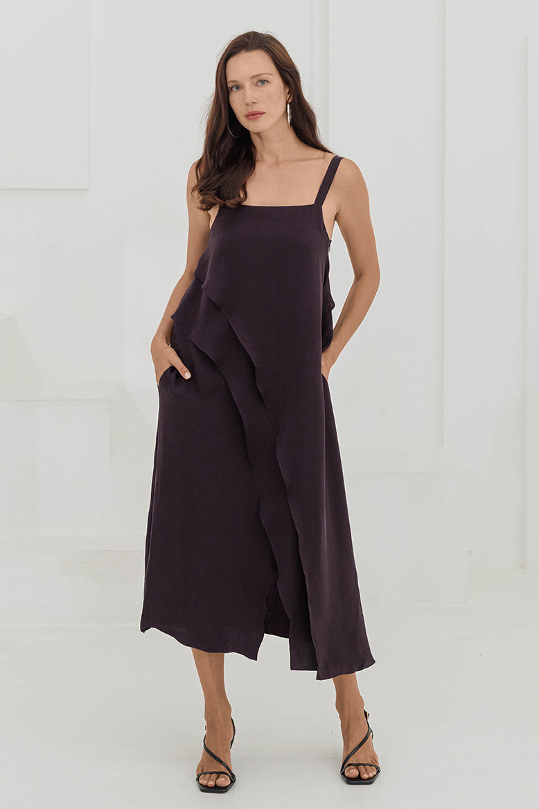 Soft, eco-friendly asymmetric dress with pockets in plum by Su By Hand